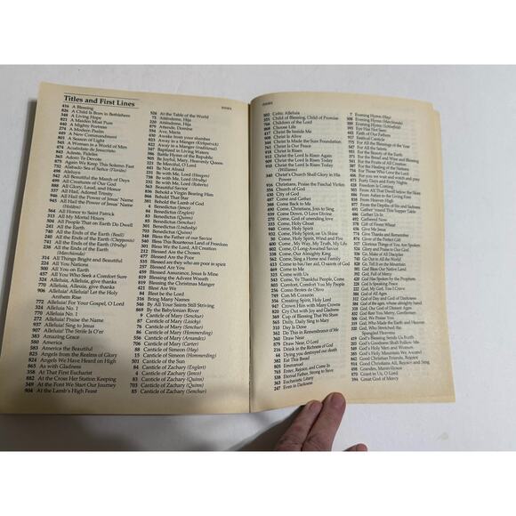 VTG" We Celebrate" Worship Resource Book Volume 1 800 Pages Voice-Piano-Guitar - Picture 2 of 2